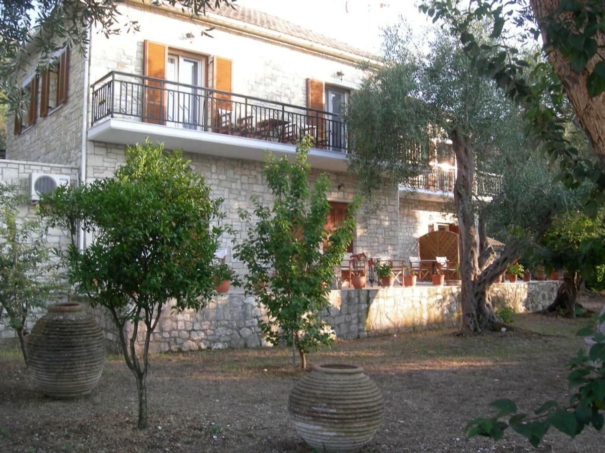 Baronessa'S Apartments Gaios Bagian luar foto